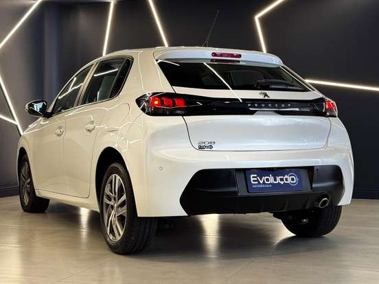 PEUGEOT-208-2021