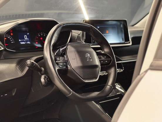 PEUGEOT-208-2021