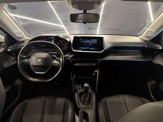 PEUGEOT-208-2021