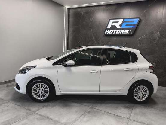 PEUGEOT-208-2016