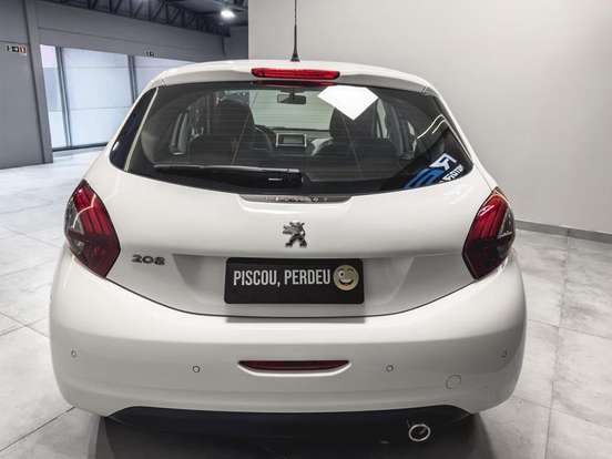 PEUGEOT-208-2016