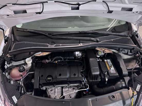 PEUGEOT-208-2016