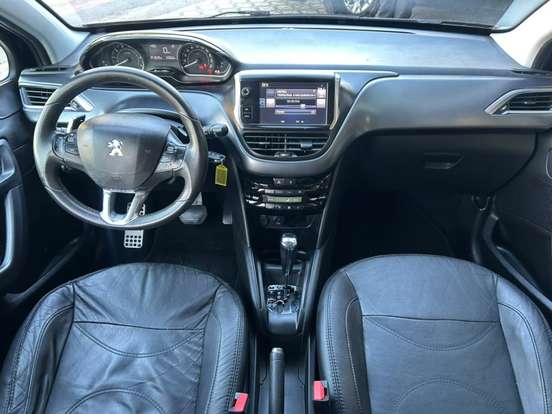 PEUGEOT-208-2016