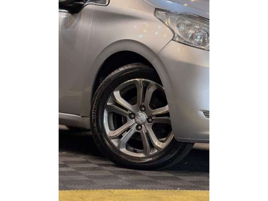 PEUGEOT-208-2014