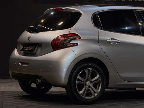 PEUGEOT-208-1.6 GRIFFE 16V FLEX 4P AUTOMÁTICO PEUGEOT-208-2014