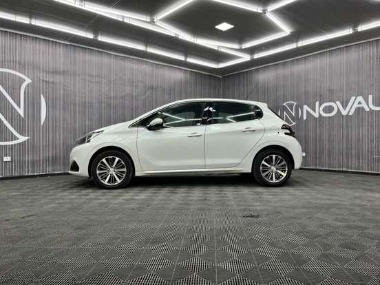 PEUGEOT-208-2017
