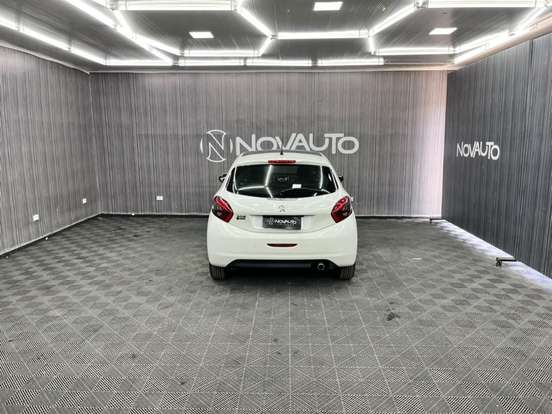 PEUGEOT-208-2017
