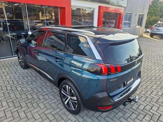 PEUGEOT-5008-2018