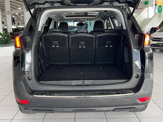 PEUGEOT-5008-2018