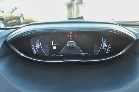 PEUGEOT-5008-2018