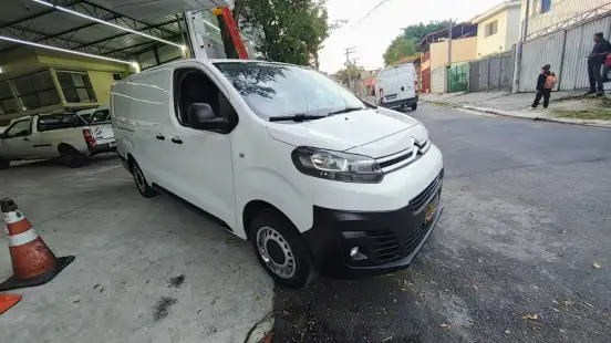 PEUGEOT-EXPERT-2021