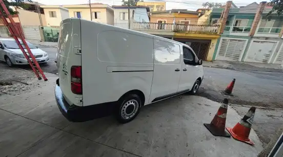 PEUGEOT-EXPERT-2021