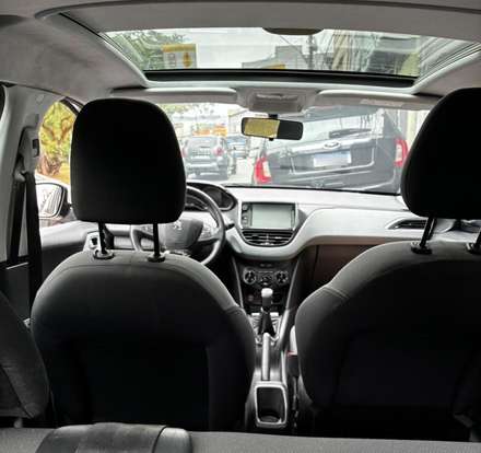 PEUGEOT-208-2015