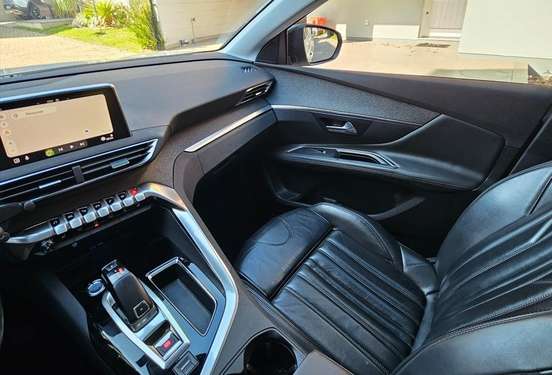 PEUGEOT-3008-2018