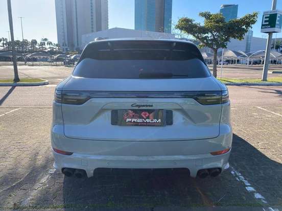 PORSCHE-CAYENNE-2023