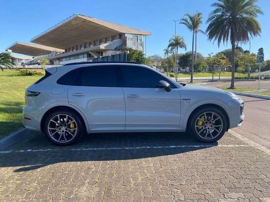 PORSCHE-CAYENNE-2023
