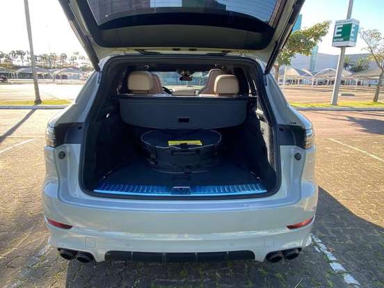 PORSCHE-CAYENNE-2023