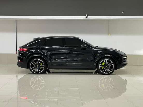 PORSCHE-CAYENNE-2022