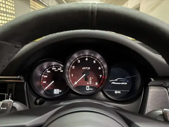 PORSCHE-MACAN-2023
