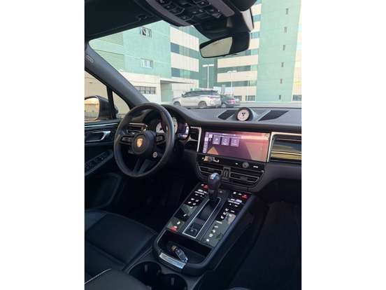 PORSCHE-MACAN-2025