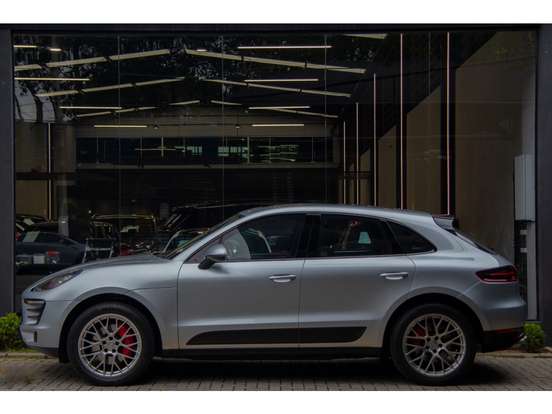PORSCHE-MACAN-2016