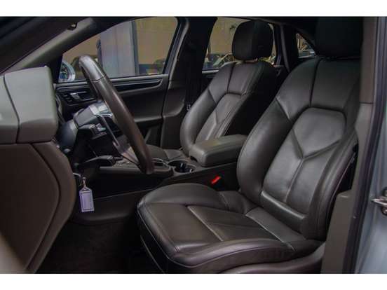 PORSCHE-MACAN-2016