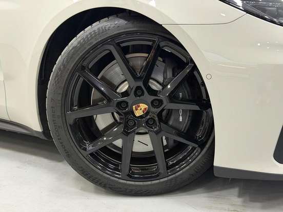 PORSCHE-PANAMERA-2024
