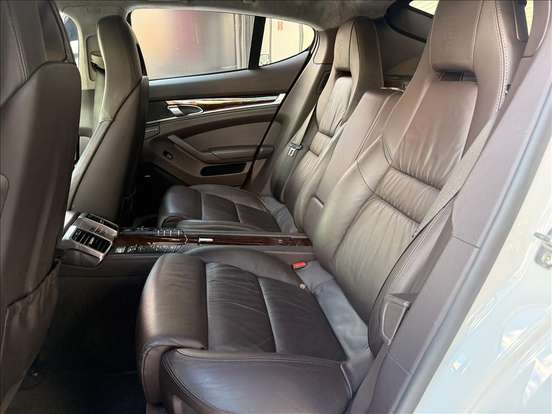 PORSCHE-PANAMERA-2011