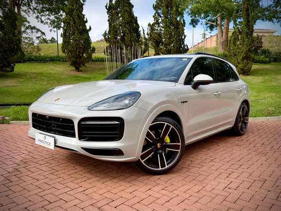 PORSCHE-CAYENNE-2022