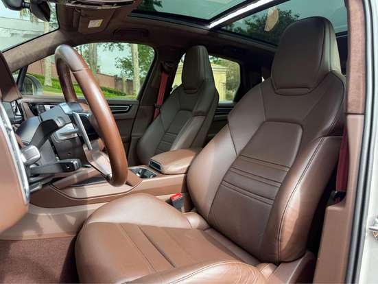 PORSCHE-CAYENNE-2022