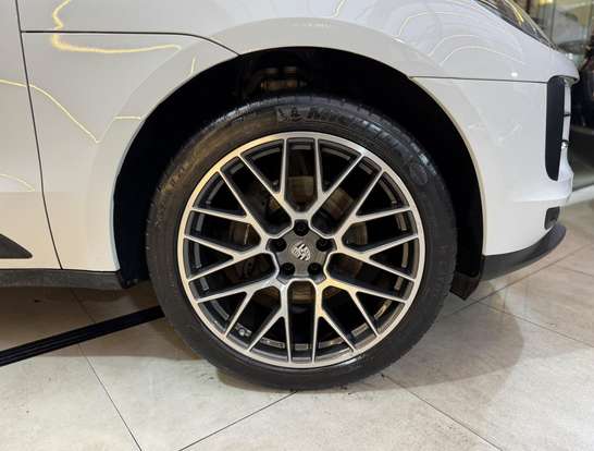 PORSCHE-MACAN-2021