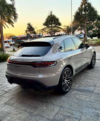 PORSCHE-MACAN-2022