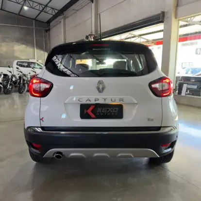 RENAULT-CAPTUR-2021
