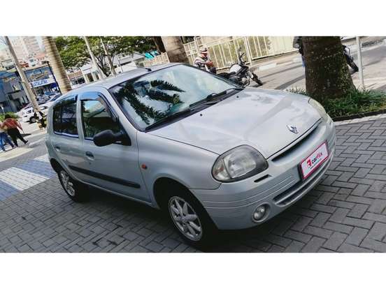 RENAULT-CLIO-2001