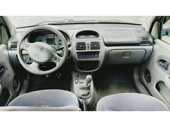RENAULT-CLIO-1.0 RT 16V GASOLINA 4P MANUAL RENAULT-CLIO-2001