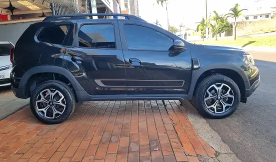 RENAULT-DUSTER-2023