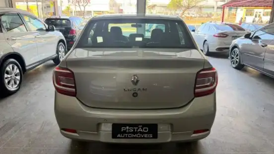 RENAULT-LOGAN-2021