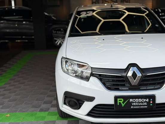 RENAULT-LOGAN-2022