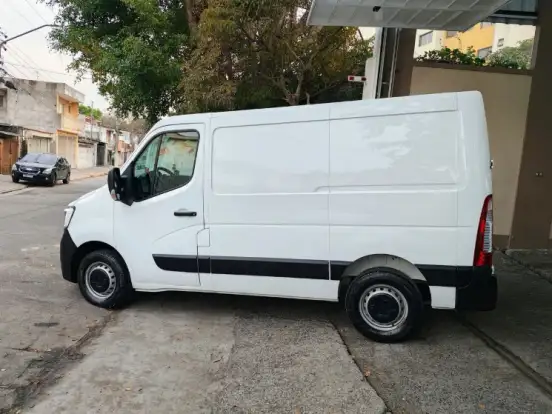 RENAULT-MASTER-2023