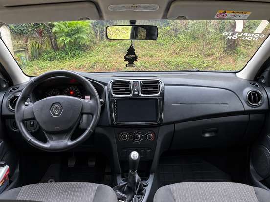 RENAULT-SANDERO-2017