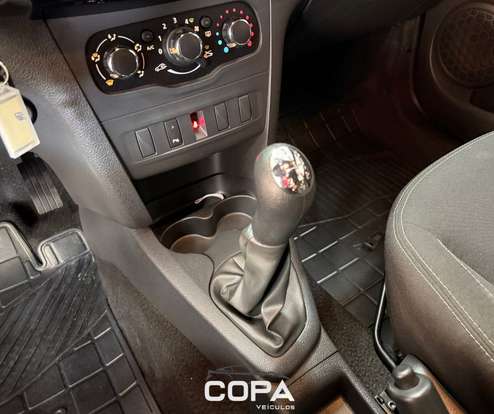 RENAULT-SANDERO-2020