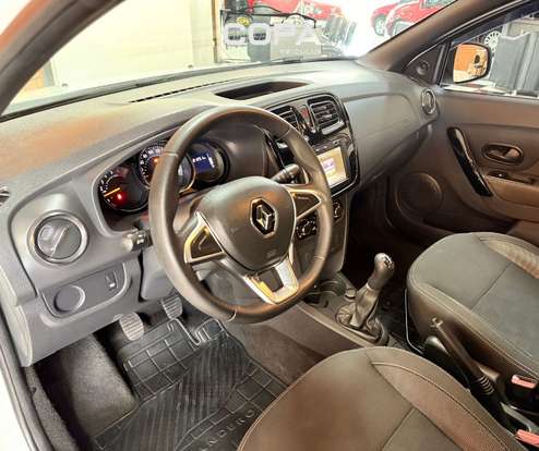 RENAULT-SANDERO-2020