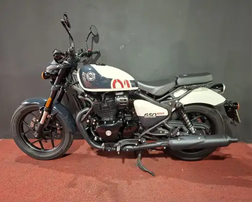 ROYAL ENFIELD-SHOTGUN 650 STENCIL WHITE-2025