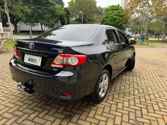 TOYOTA-COROLLA-2011