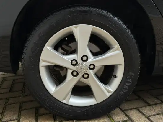 TOYOTA-COROLLA-2011