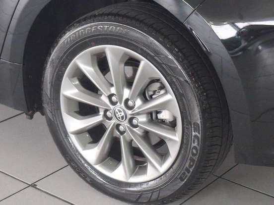 TOYOTA-COROLLA-2025