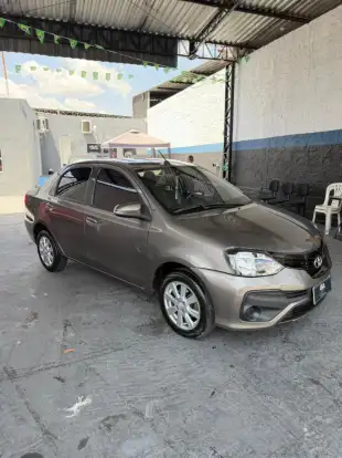 TOYOTA-ETIOS-1.5 X PLUS SEDAN 16V FLEX 4P AUTOMÁTICO TOYOTA-ETIOS-2019