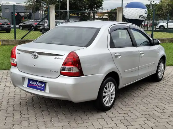 TOYOTA-ETIOS-1.5 XLS SEDAN 16V FLEX 4P MANUAL TOYOTA-ETIOS-2013