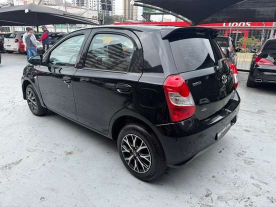TOYOTA-ETIOS-2017