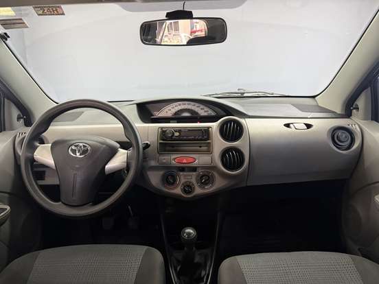 TOYOTA-ETIOS-2013